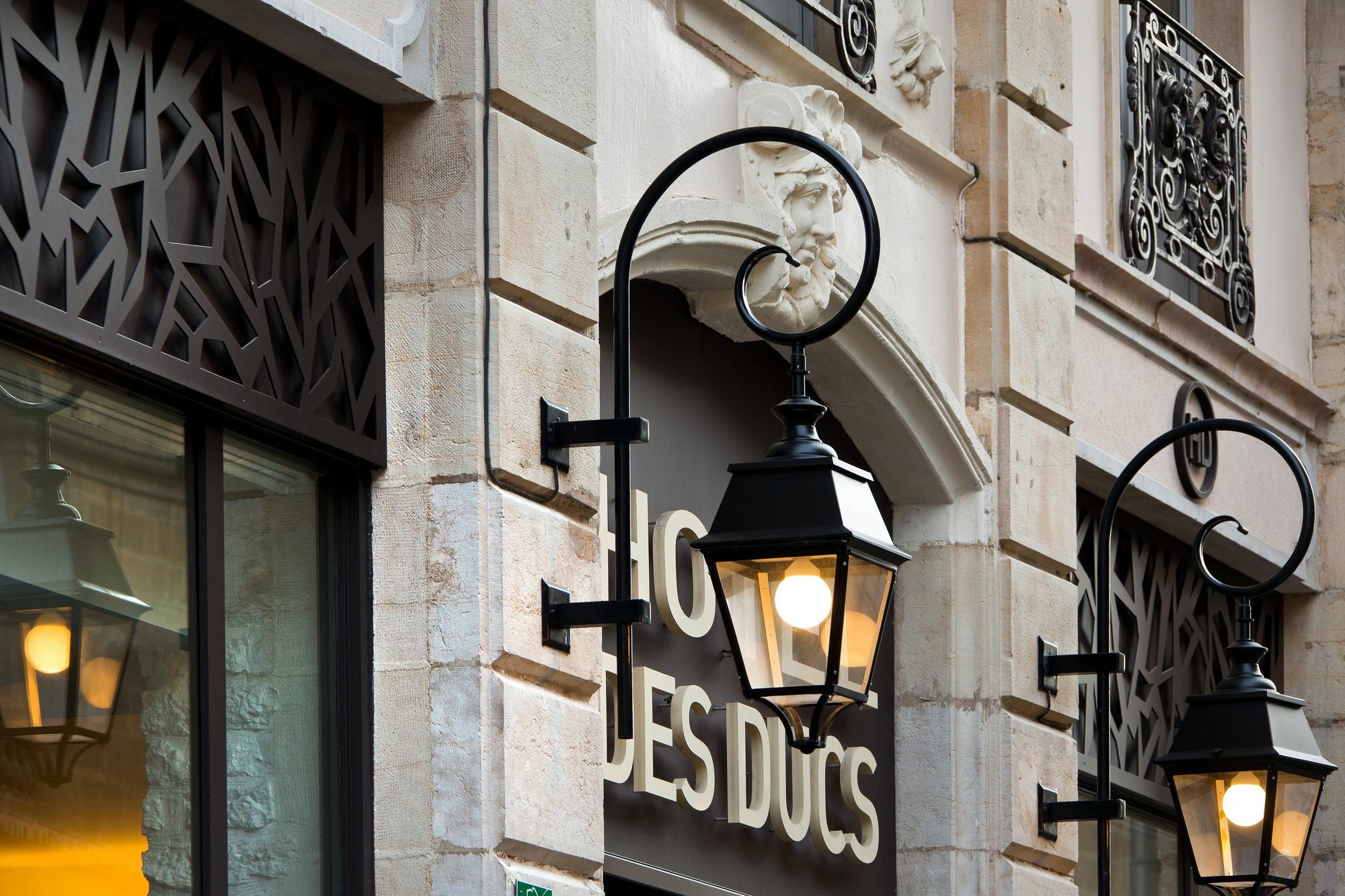 Hotel Des Ducs Dijon Bagian luar foto